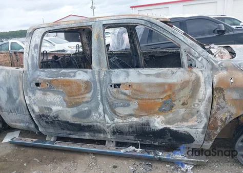 2018 Ram 2500 Slt 4X4 6'4 Box z USA, uszkodzony, nr VIN 3C6UR5DL7JG367359